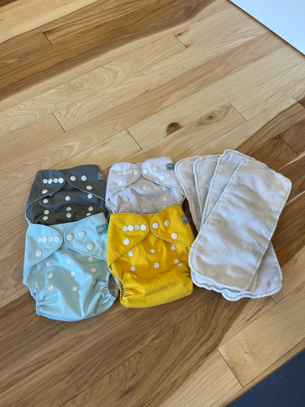 4 AlvaBaby reusable cloth diapers with inserts